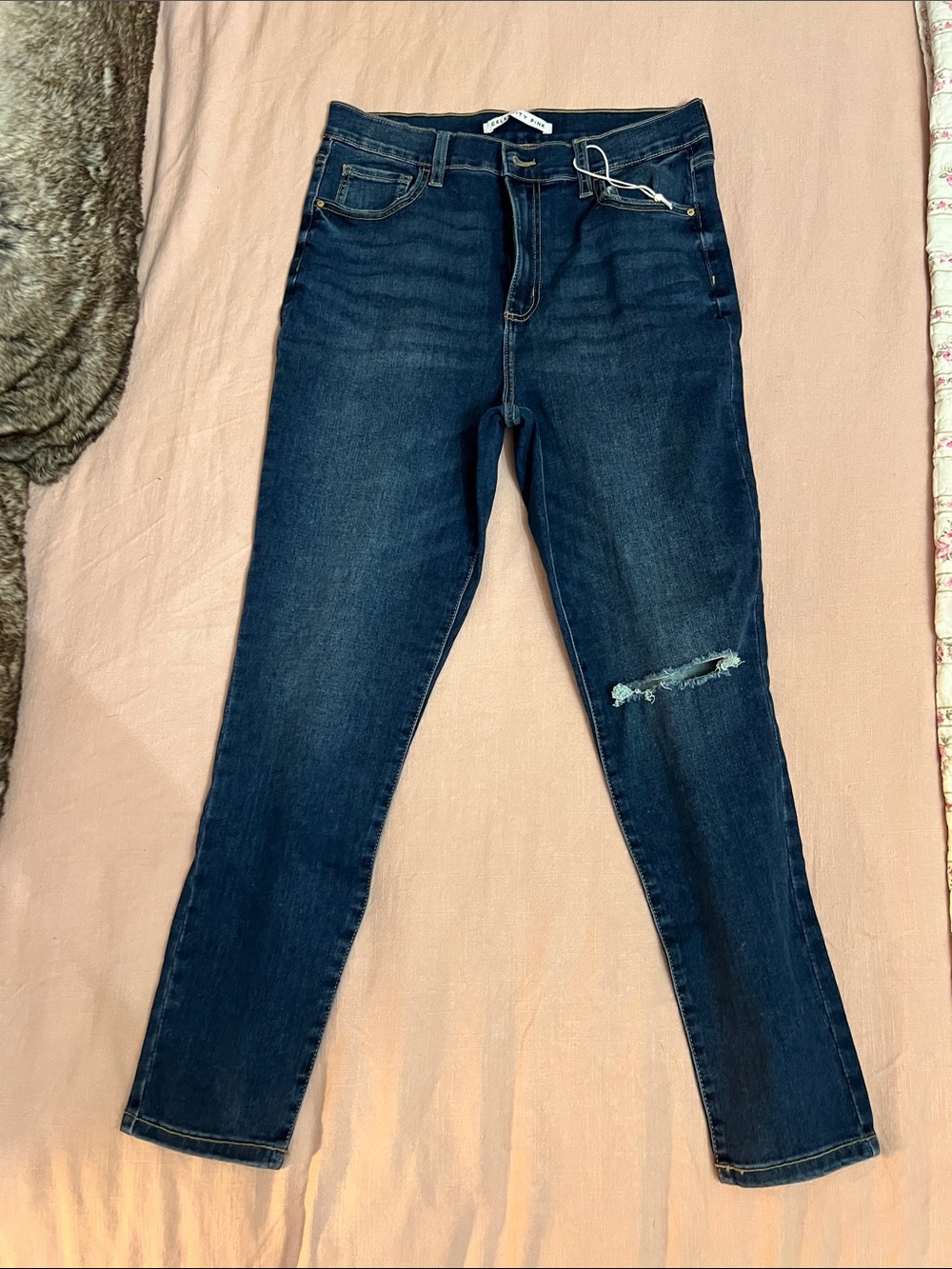 Celebrity Pink Dark Blue Skinny Jeans with Knee Rip